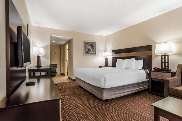 Best Western Oak Manor image 16