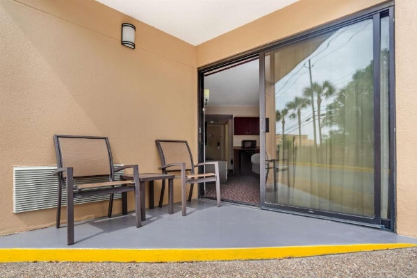 Best Western Oak Manor image 25
