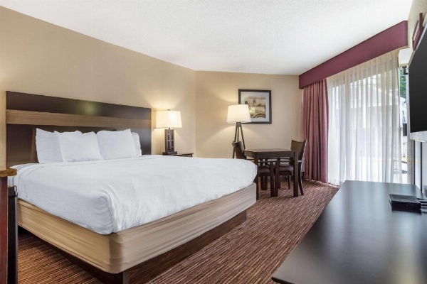 Best Western Oak Manor image 32