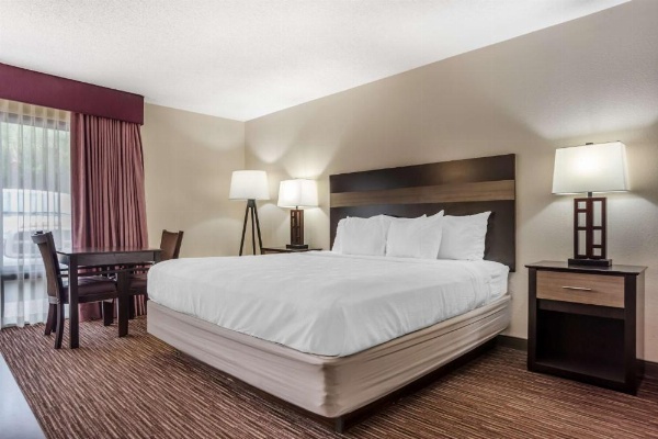 Best Western Oak Manor image 37